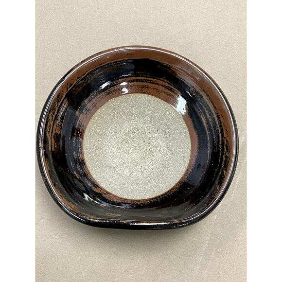 Vintage Pottery with green swirl embellishment - Picture 4 of 8